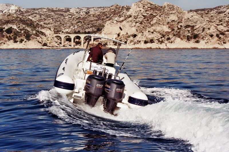 Bleu calanque vous propose le bateau Nautica-cab 10