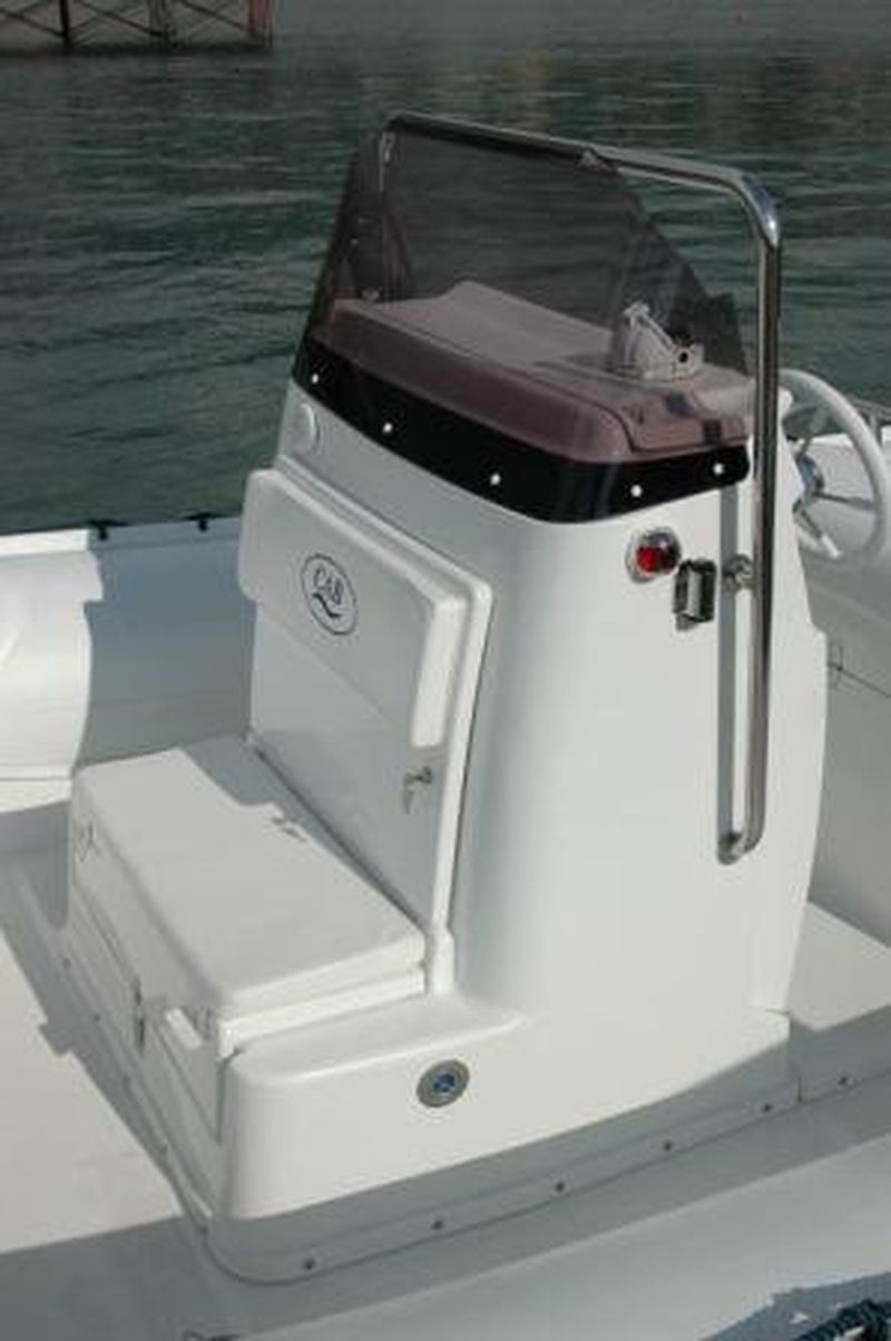 Vente bateau Semi Rigide Nautica-Cab Dorado 750 avec moteur Suzuki 200cv 4 temps VENDU consulter nos occasions disponible sur notre site!