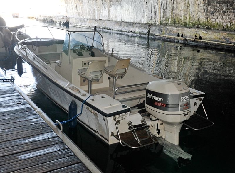 Vente bateau open MAKO 211  moteur 225 cv Johnson  VENDU consulter nos occasions disponible sur notre site!