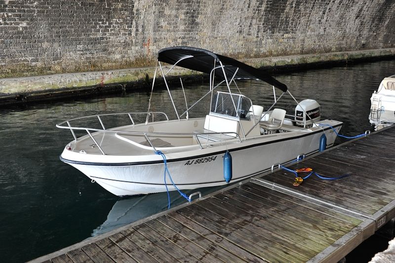 Vente bateau open MAKO 211  moteur 225 cv Johnson  VENDU consulter nos occasions disponible sur notre site!