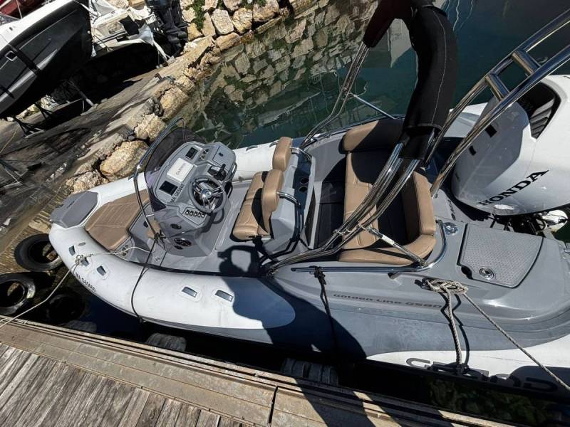 Semi-rigide GRAND G580 en occasion récente à saisir à Marseille l'Estaque