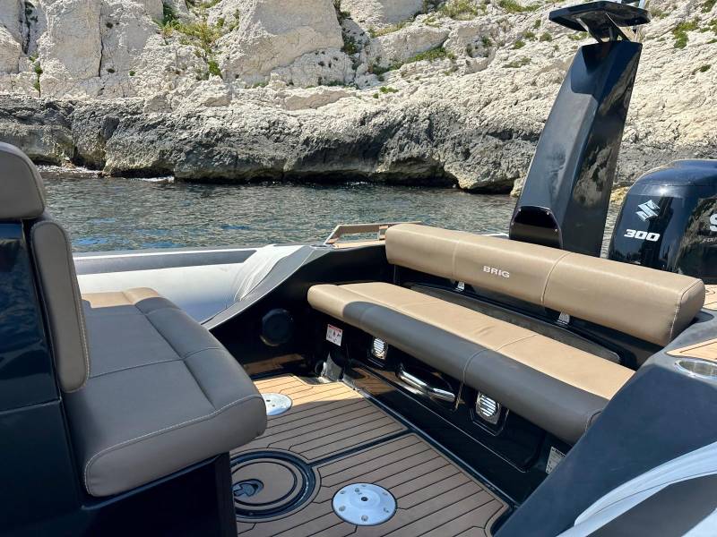 Location BRIG EAGLE 8 - Semi-rigide 300 cv - 10  personnes