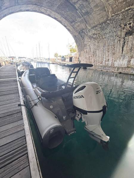 Location bateau semi-rigide Grand 680 - 10 personnes à Marseille