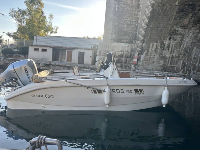 Le POMEGUES, bateau open 100 CV disponible à la location à Marseille