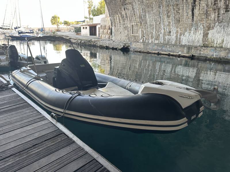 Location bateau Original 7 à Marseille - Semi-rigide 200 CV - 10 personnes
