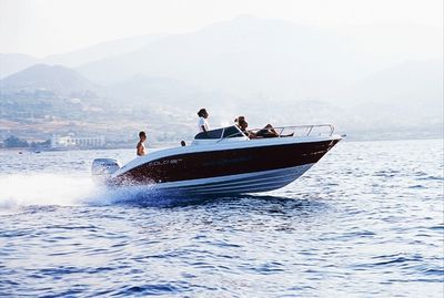 Bleu Calanque -  Location de V de traction pour bateau dans les Calanques de Marseille
