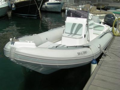 Service de location de bateaux  à la Pointe Rouge à Marseille