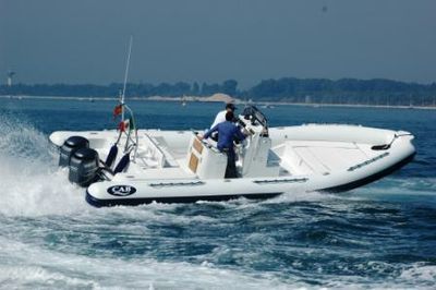 Service de location de bateaux  à l'Estaque 13016