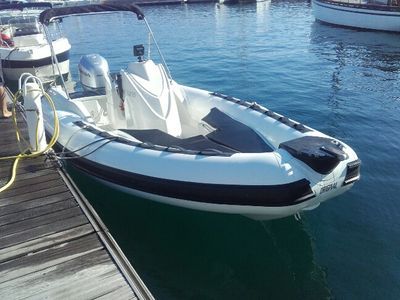 Service de location de bateaux  dans les Calanques de Marseille