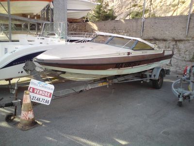 Service de location de bateaux  dans les Calanques de Marseille
