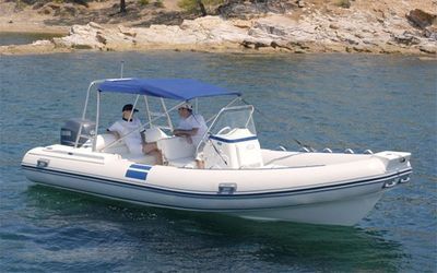 Bleu Calanque -  Acheter un petit bateau à moteur dans les Calanques de Cassis